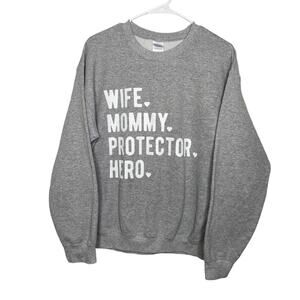 Gildan "Wife Mommy Protector Hero" gray sweat shirt size Medium